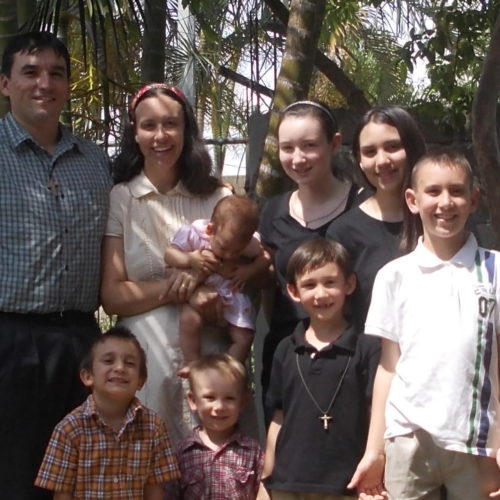 Alvarez Family Kansas, Witchita, Catholic family, Lay Catholic Missionary, Missions, Catholic, Family Missions Company, Missionaries, Families, Christian, Gospel, Poverty, Preaching, Evangelization, Mission, Great Commission, Matthew 28, Jesus, Laity,