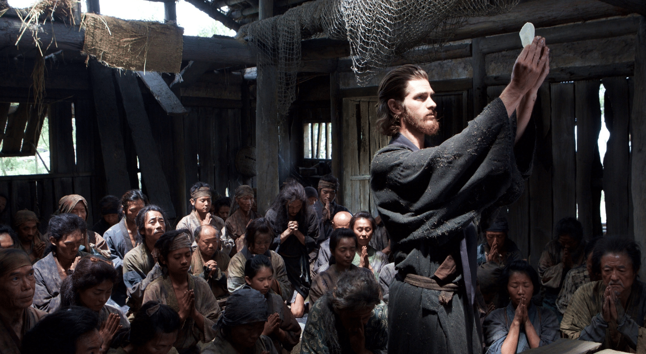 Rodrigues celebrating Mass during the movie Slience